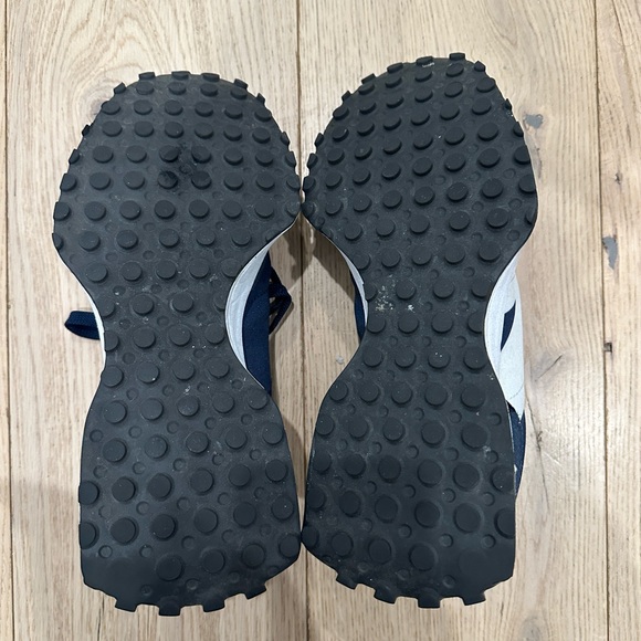 New Balance 327 Mens US 8.5 Navy color. Please check pictures for details - Picture 4 of 5